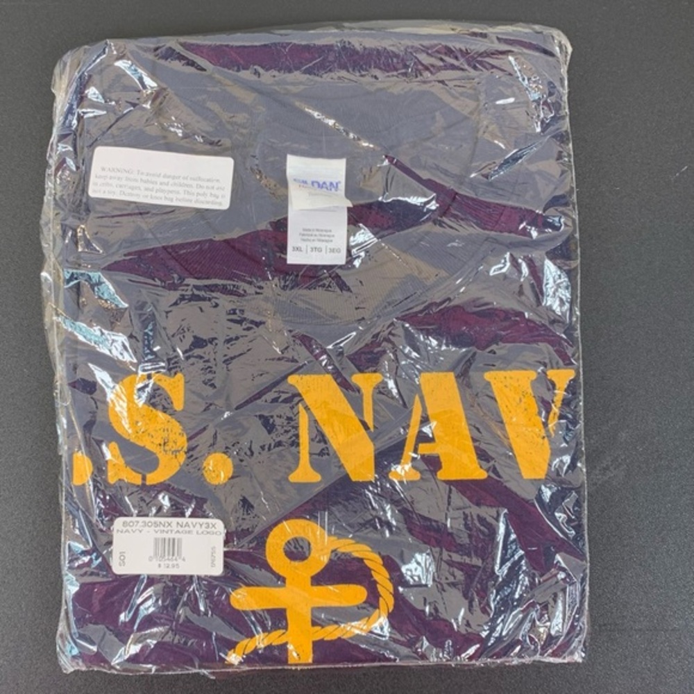 Gildan NWT “U.S. Navy” navy blue short sleeve tee shirt.